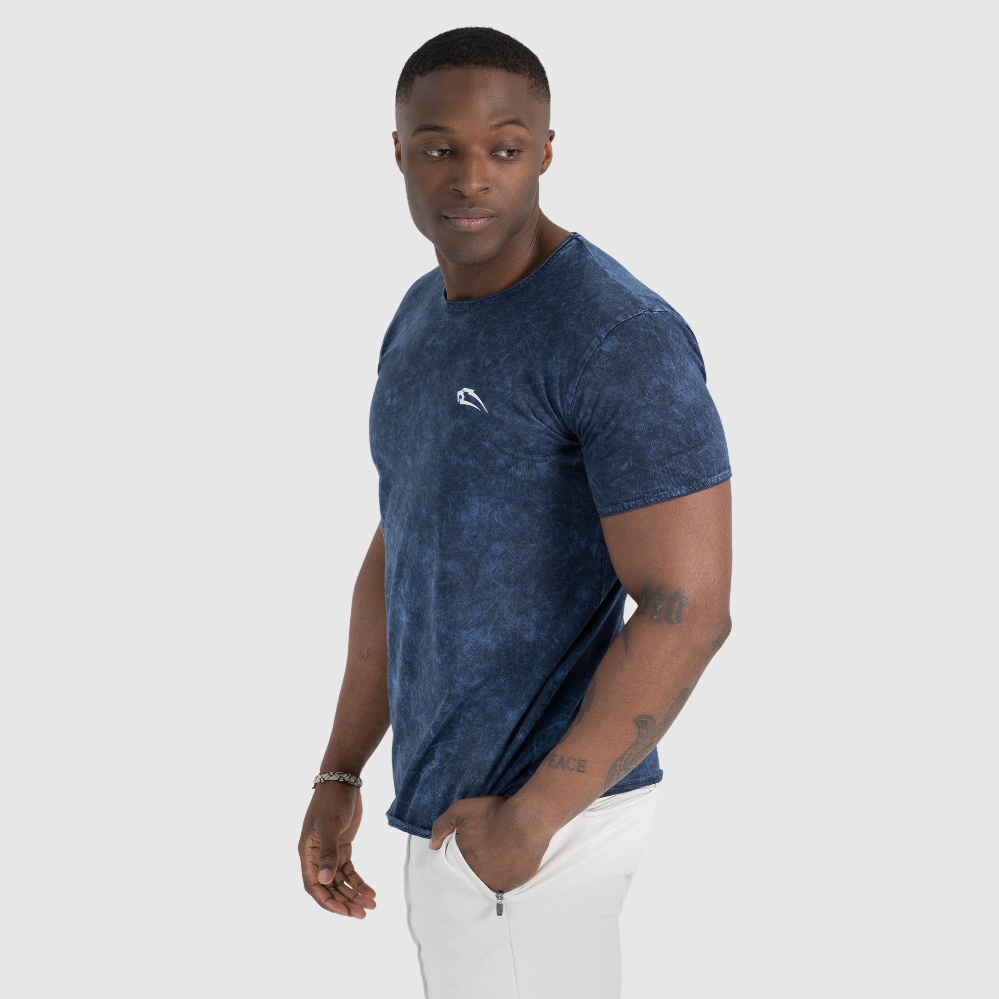<tc>M</tc>t-shirt oreillette