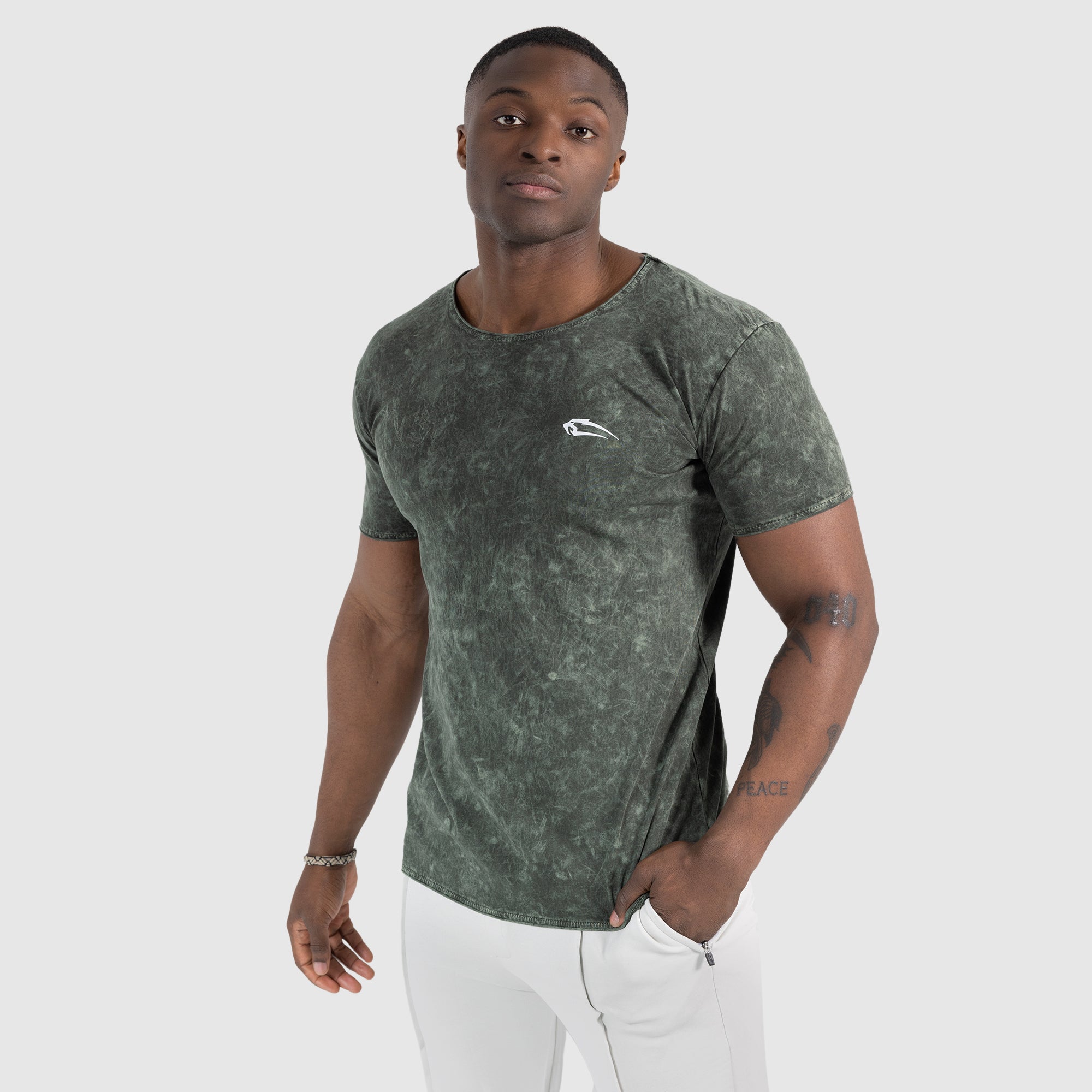 <tc>M</tc>t-shirt oreillette