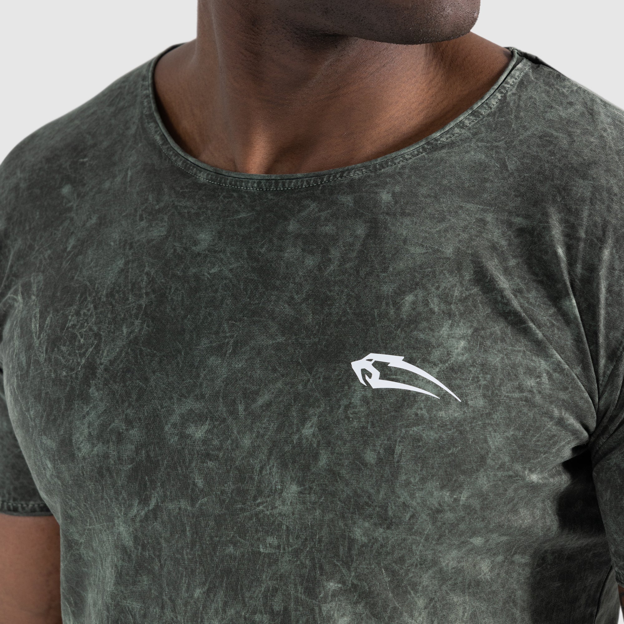 <tc>M</tc>t-shirt oreillette