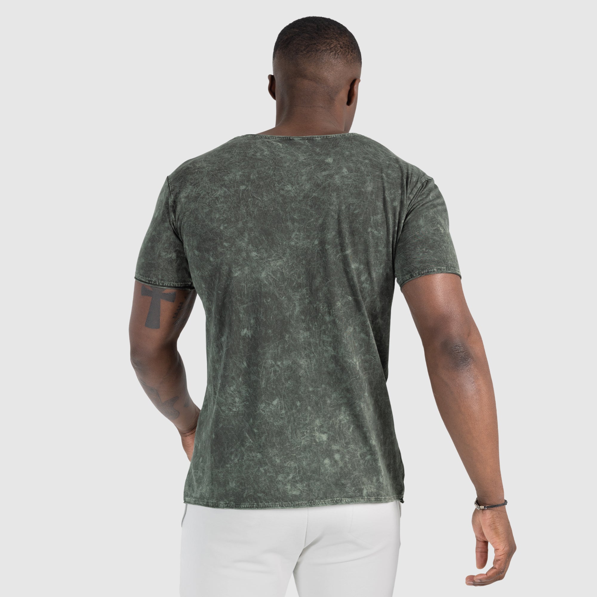 <tc>M</tc>t-shirt oreillette