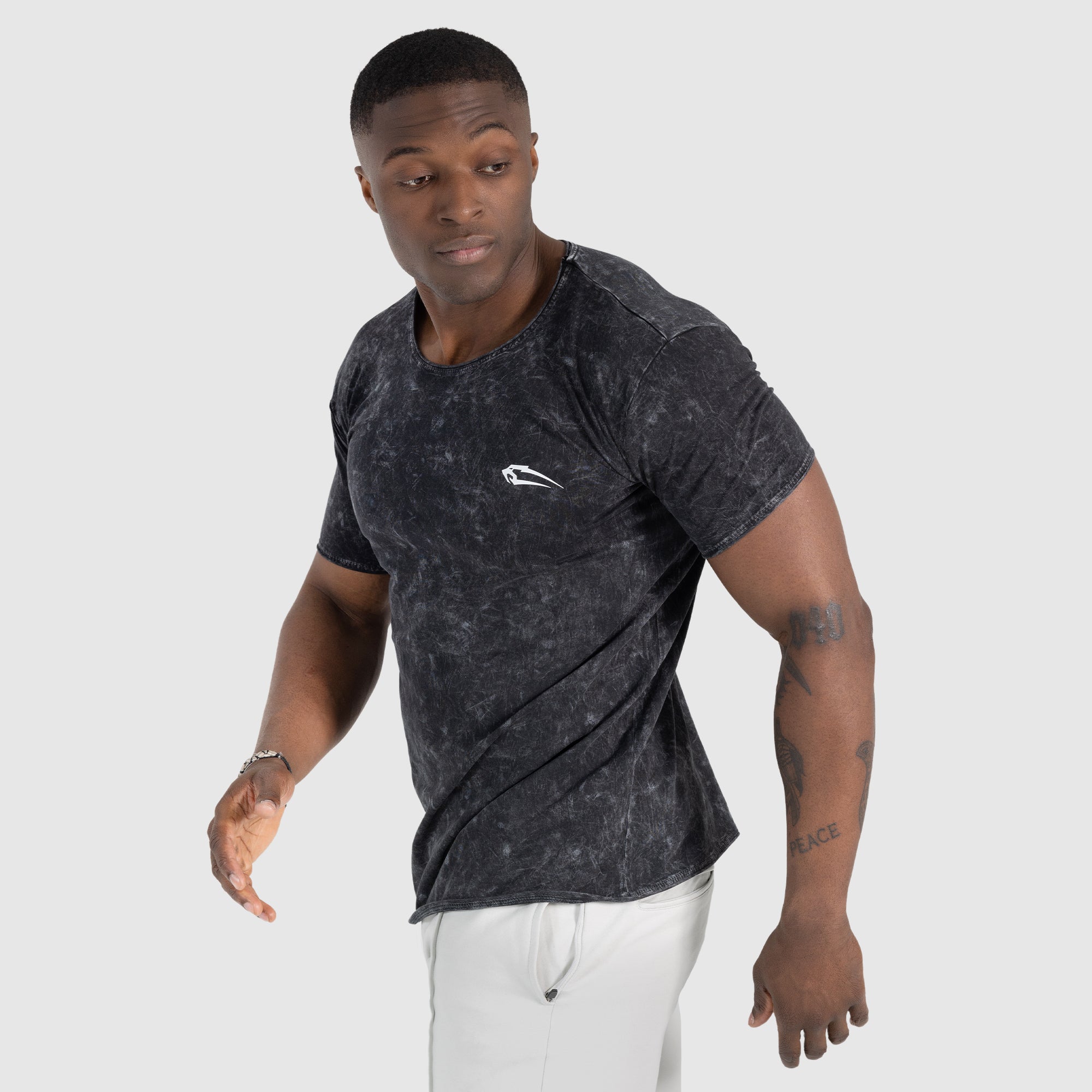 <tc>M</tc>t-shirt oreillette