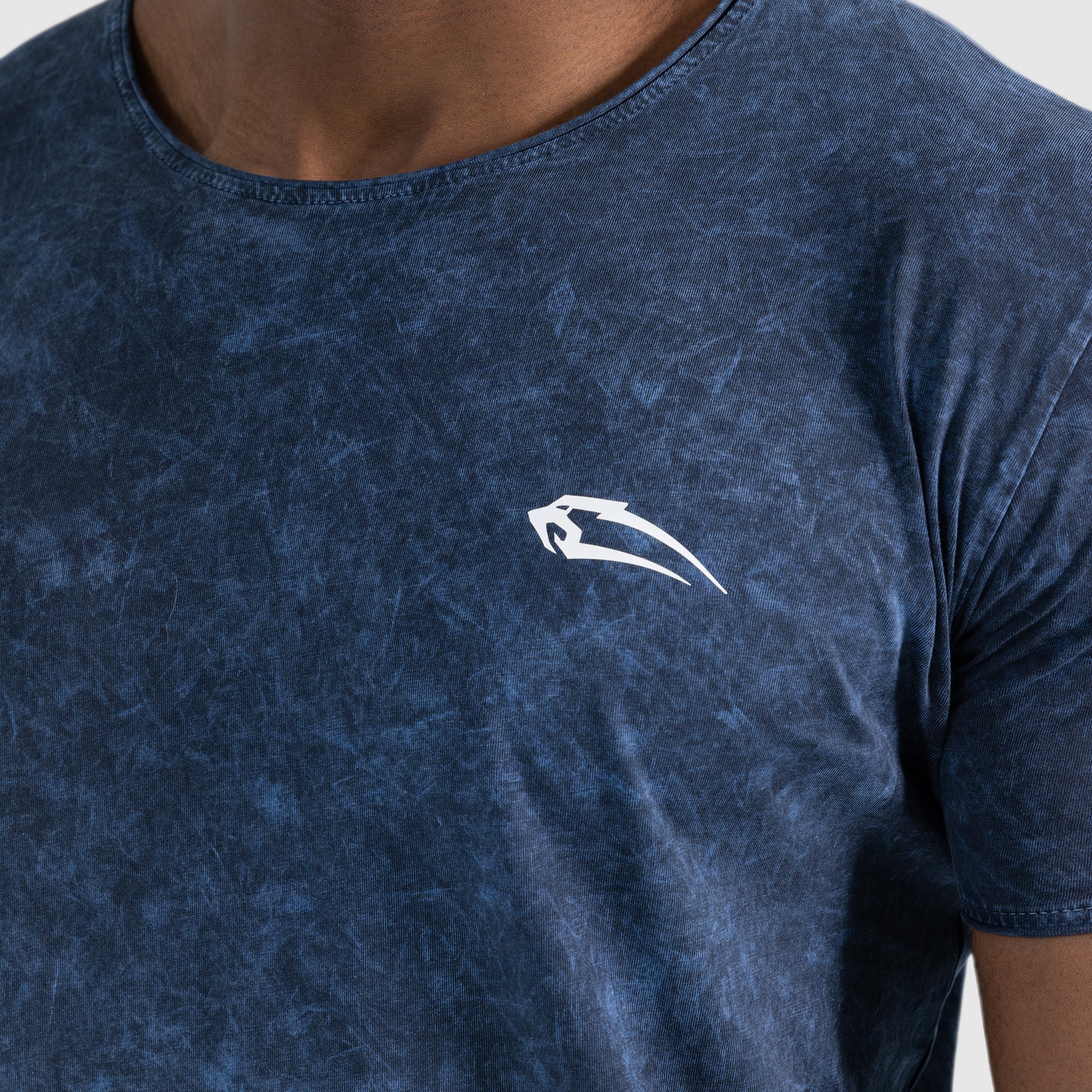 <tc>M</tc>t-shirt oreillette