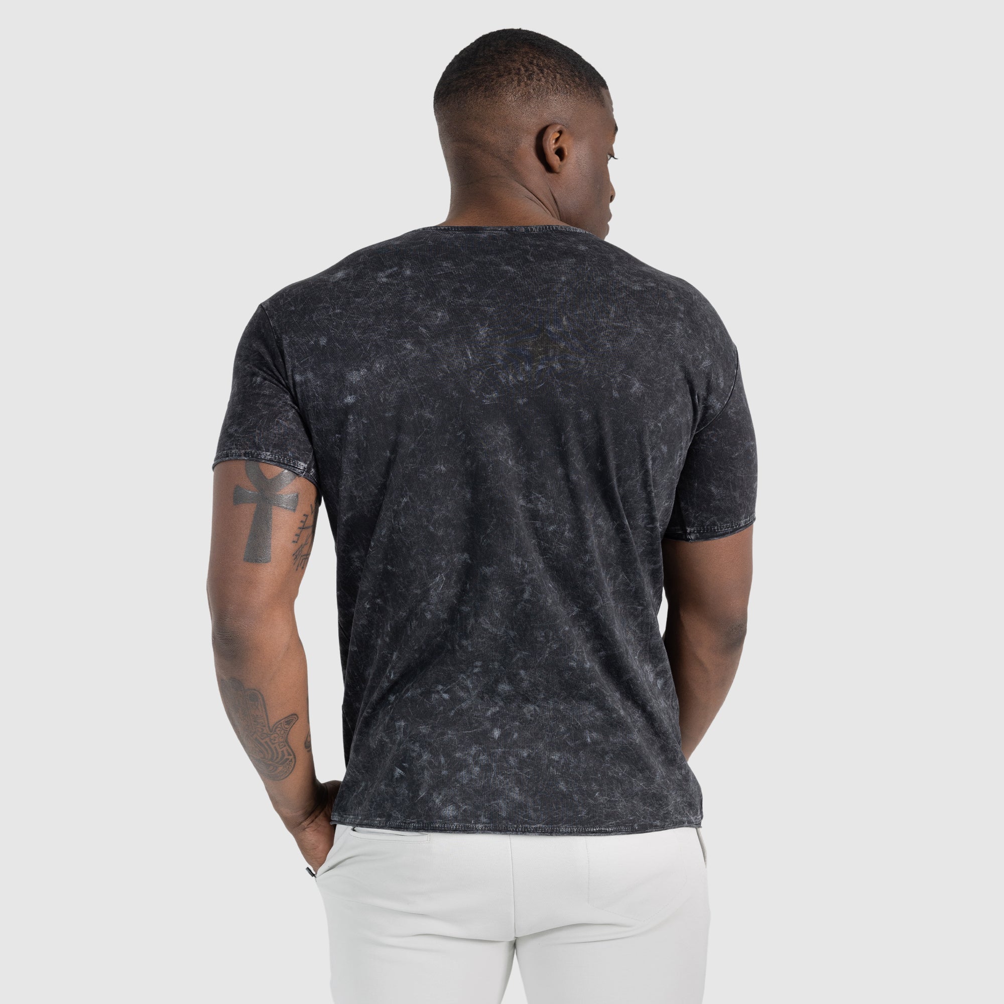 <tc>M</tc>t-shirt oreillette