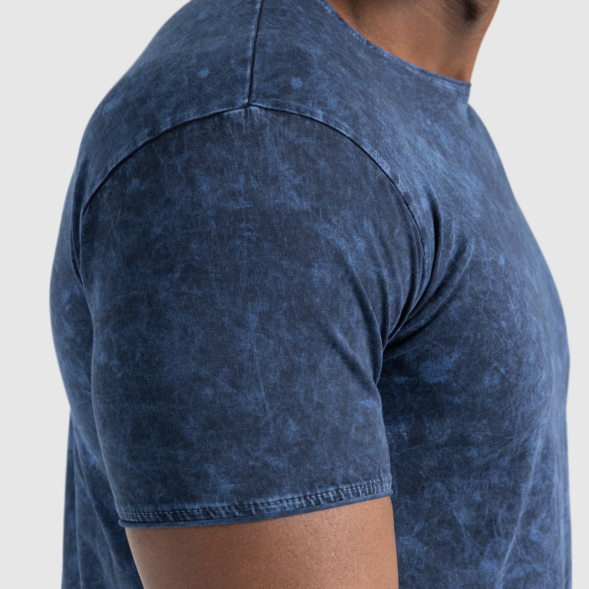 <tc>M</tc>t-shirt oreillette