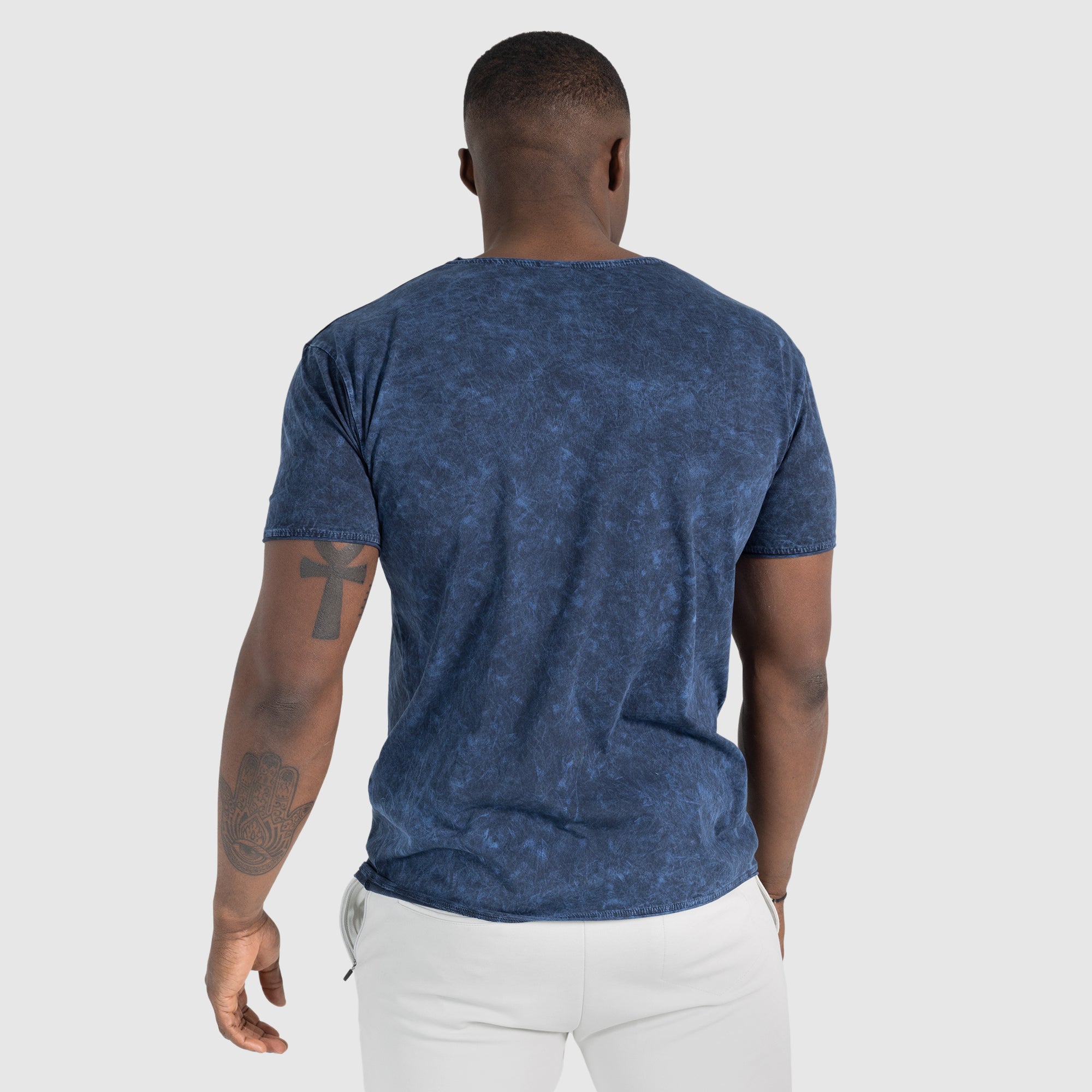 <tc>M</tc>t-shirt oreillette