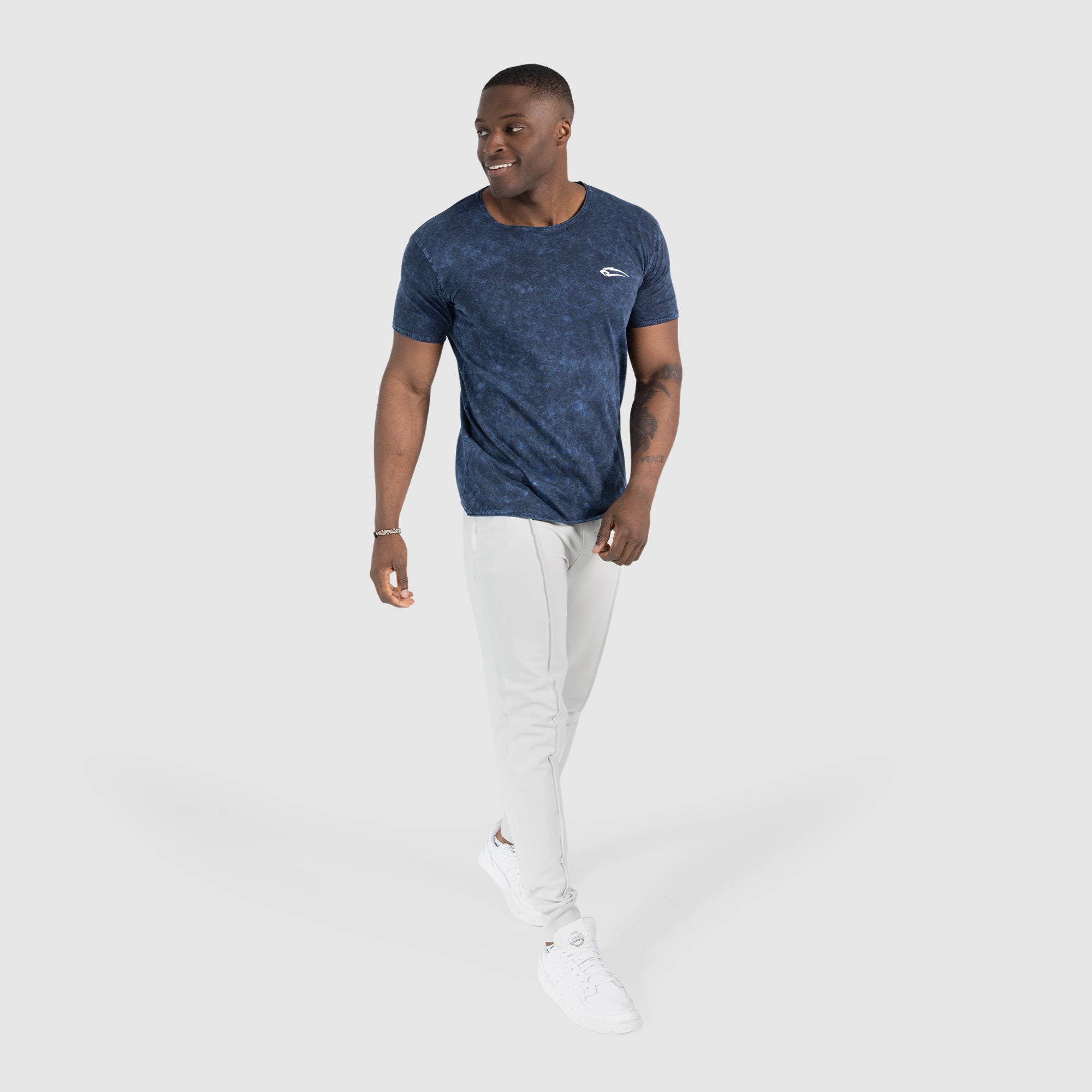 <tc>M</tc>t-shirt oreillette