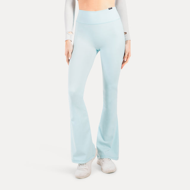 Hellblau